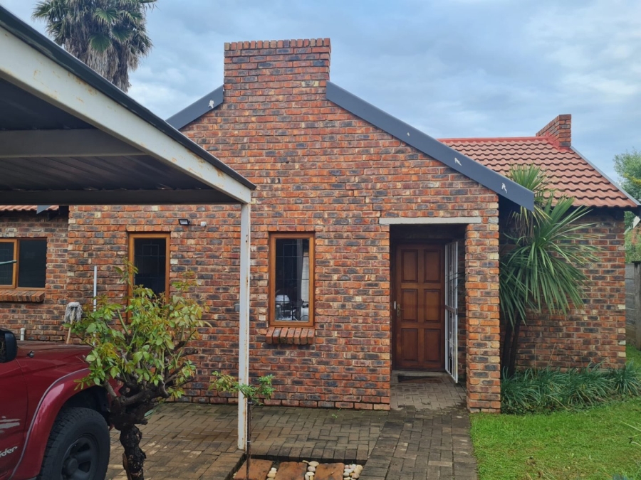 2 Bedroom Property for Sale in Langenhovenpark Free State